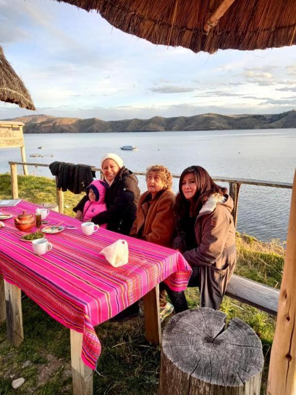 Hostal Luna Del Titikaka En Isla De La Luna Bolivia Hotel Exterior foto